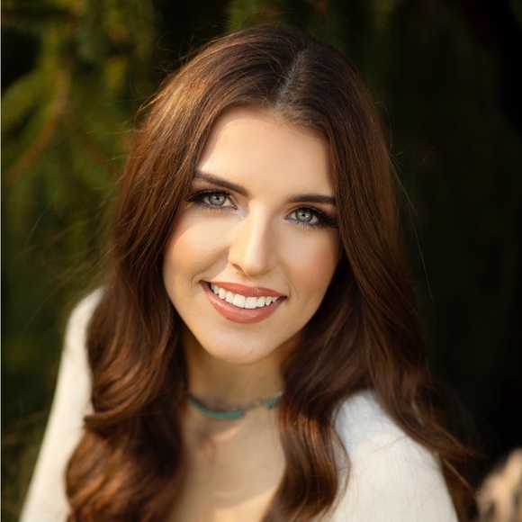 Meet your Posher, Helena - Picture 1 of 1